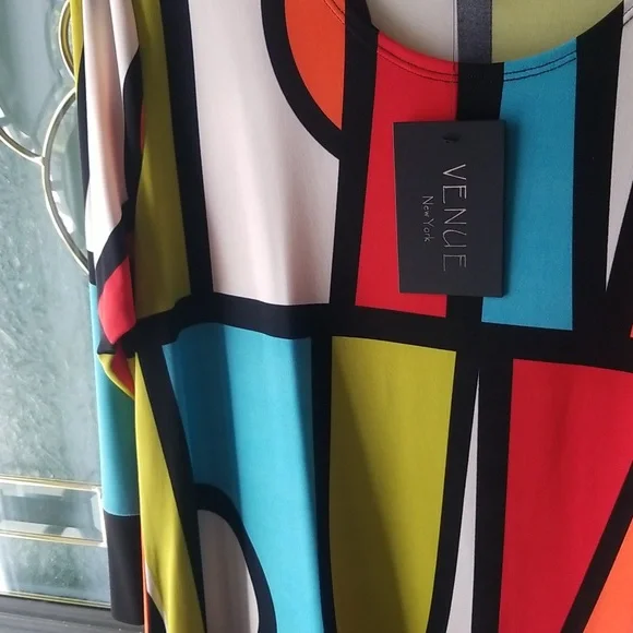 Colorful Geometric Print Tunic - Picture 3 of 9